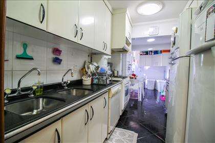 20 - Cozinha com armários planejados.jpg