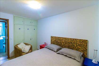 10 - Quarto 02 - com armários planejados.jpg