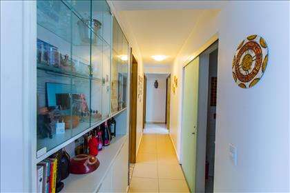07 - Corredor com cristaleira.jpg