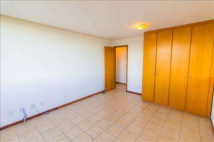 17 - Quarto 02 com armários planejados