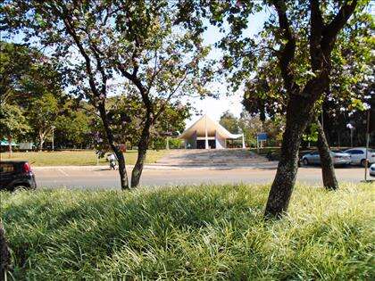 05 - Localizado em Quadra Modelo de Brasília