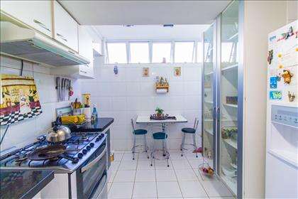 07 - Cozinha com espaço para jantar