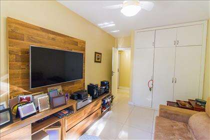 16 - Quarto 02 com armários planejados