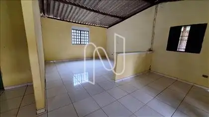 Casa do caseiro com 2 quartos e 01 sala/coz 