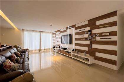 Uma sala de TV íntima só para sua família.