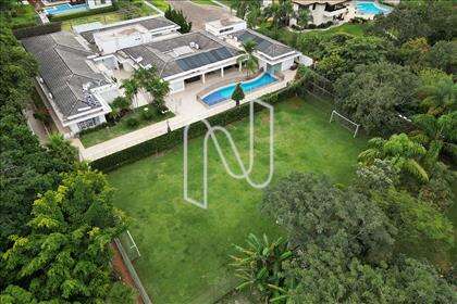 São 1.163m² de construção e 5.000m² de a.v.