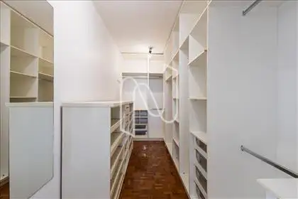 CLOSET 