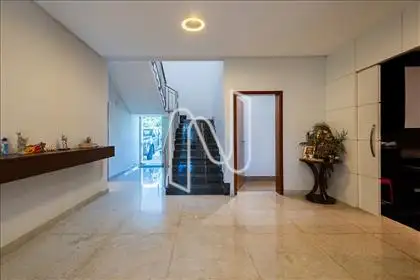 hall da escada e elevador