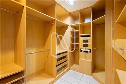  Closet  