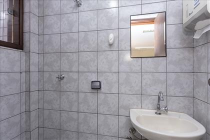 Sala 8 - banheiro 
