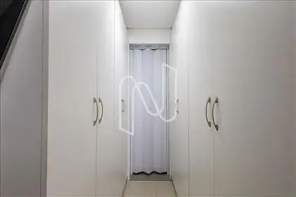 Piso superior - Quarto 02 - Closet
