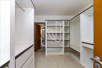 Closet - quarto 04 