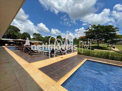 ÁREA DE LAZER - PISCINA 