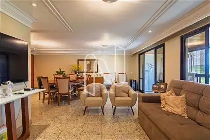 Sala de estar, TV, jantar e varanda 