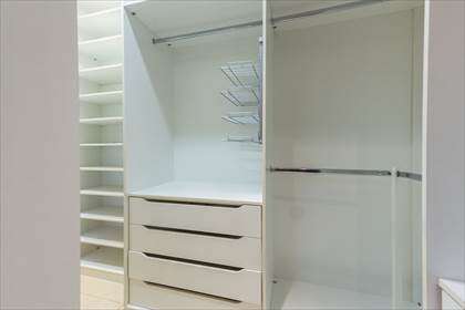 18 - Closet