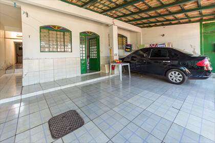 19 - Garagem e Acesso para Casa dos Fundos