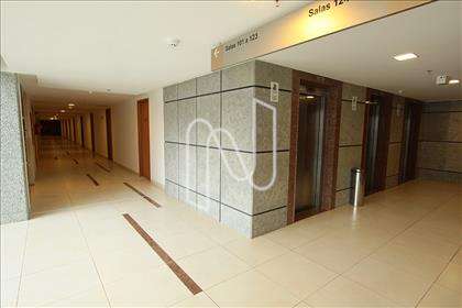HALL DE ELEVADORES E CORREDOR 