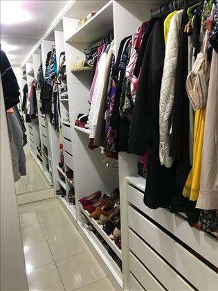 06 - Closet