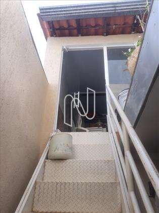 Escada para o quarto ou oficina.