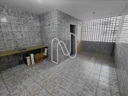 Cozinha com área de serviço integrada