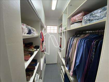 CLOSET 