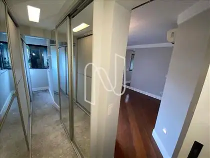 Primeira suíte com closet 
