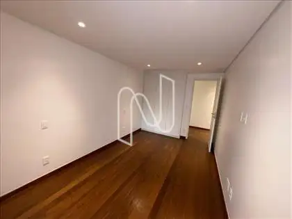 Primeiro Quarto com armário 