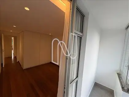 Terceiro quarto com varanda para o nascente 