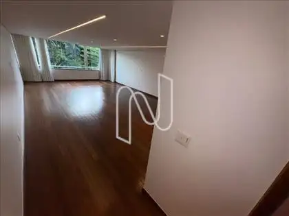 Sala (foto tirada da entrada social) 