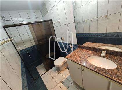 Banheiro Social com box em blindex 