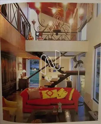 sala principal com acesso ao segundo pavimen 