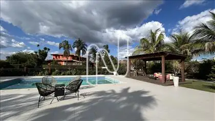 Piscina e pergolado