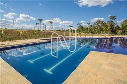 PISCINA CONDOMÍNIO