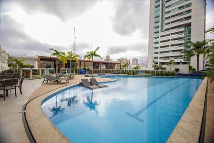 Piscina com raia
