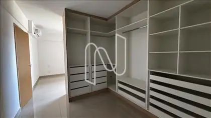 CLOSET 