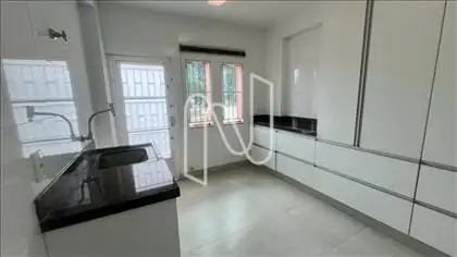  AREA DE SERVICO COM ARMARIOS