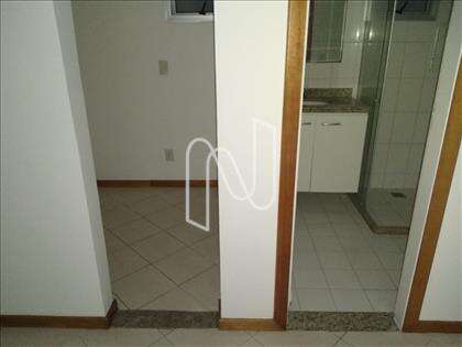 closet e o banheiro da suite
