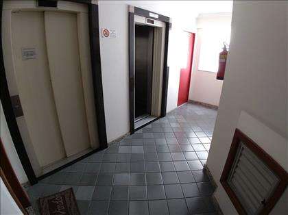 Hall do andar, 2 elevadores