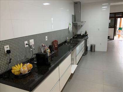 Bancada com 4,5 metros de comprimento.