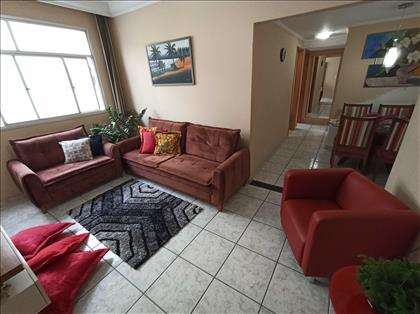 Sala ampla e clara