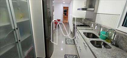 Cozinha montada com armários