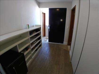 Closet aberto suíte master