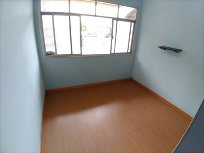 QUARTO 2 COM ARMÁRIO