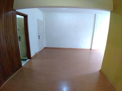 SALA AMPLA EM L