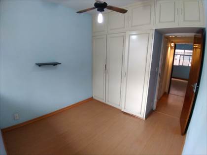 QUARTO 2 COM ARMÁRIO