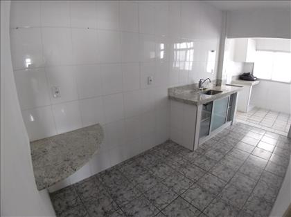 Cozinha ampla e toda revestida