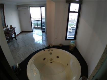Mega suíte master com jacuzzi.