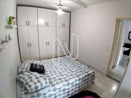 Quarto de casal c/armário, split, ventilador