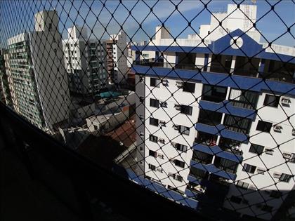 De frente, vista livre. Tela de proteção.