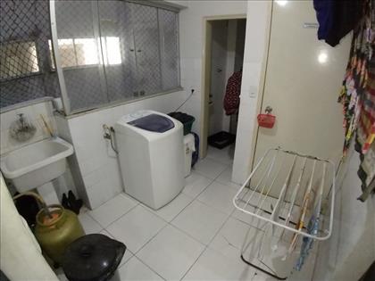 Área de serviço separada e ampla